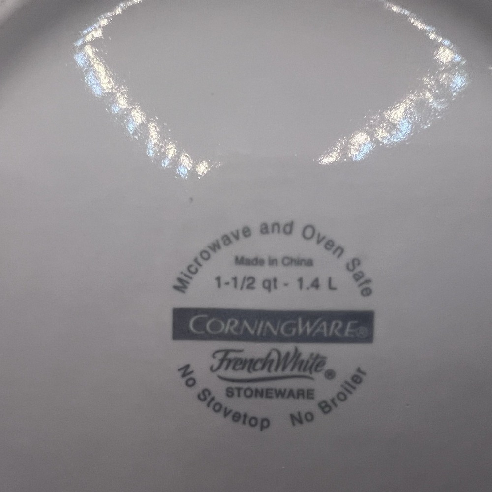 CorningWare French White 1.5 Qt Round Casserole Dish w/ Pyrex & Plastic Lid - Picture 6 of 8